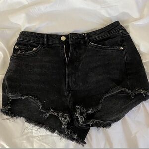 Black zara shorts size 6, fit more like a 4